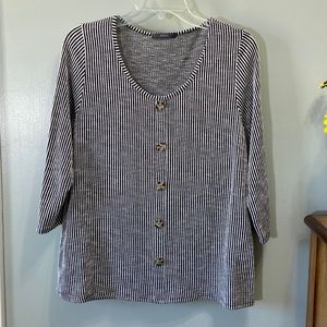 GYFT Women’s Black White Top Size Medium